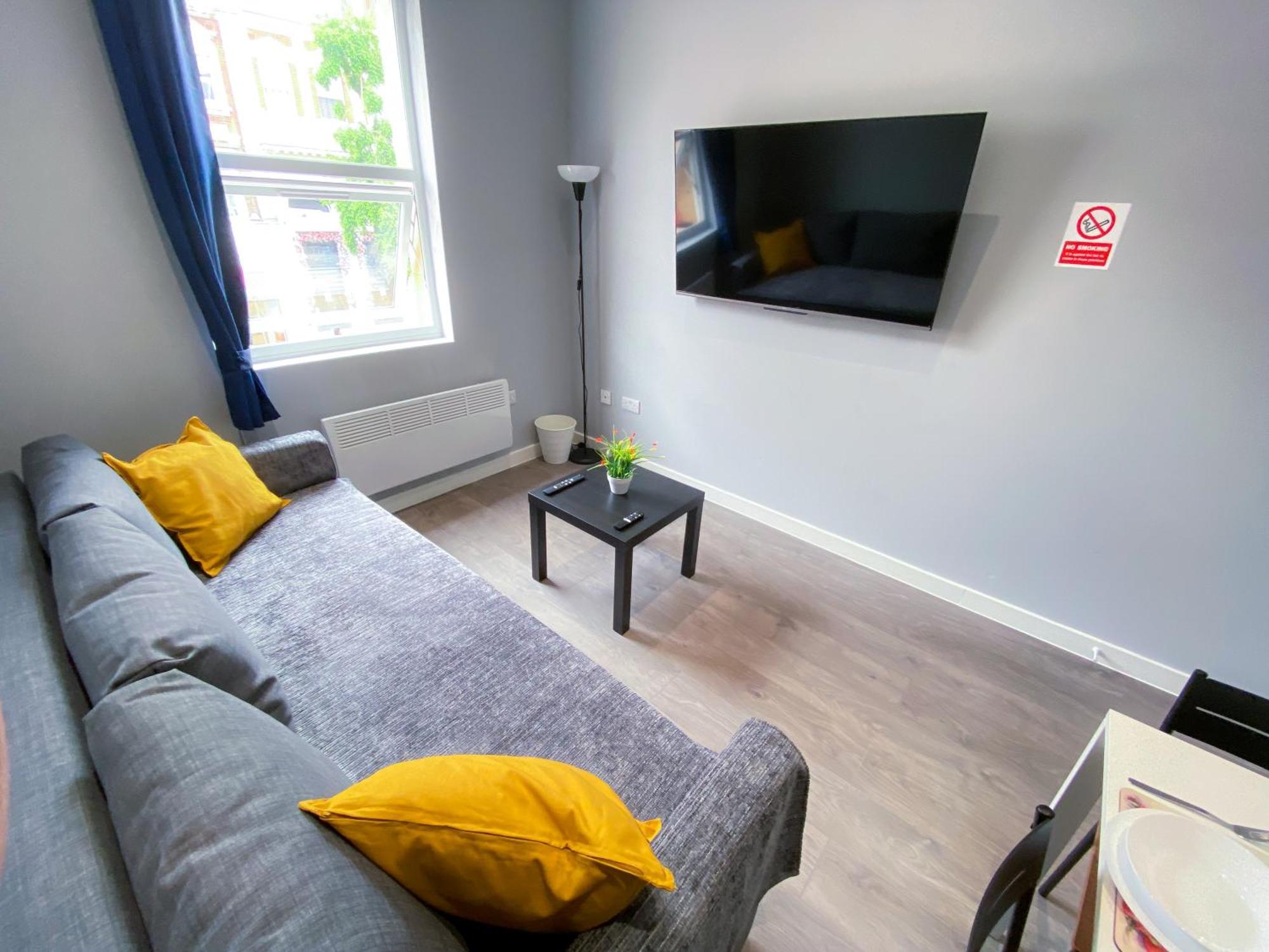 Modern 1 Bedroom Flat In Wood Green Londres Exterior foto