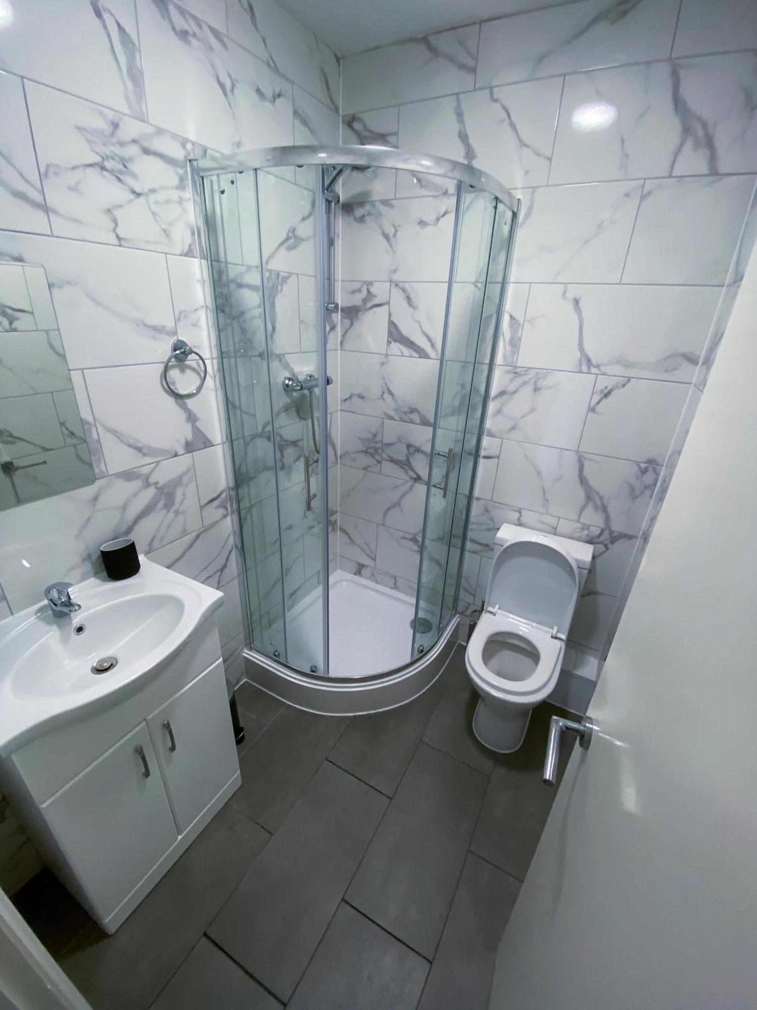 Modern 1 Bedroom Flat In Wood Green Londres Exterior foto