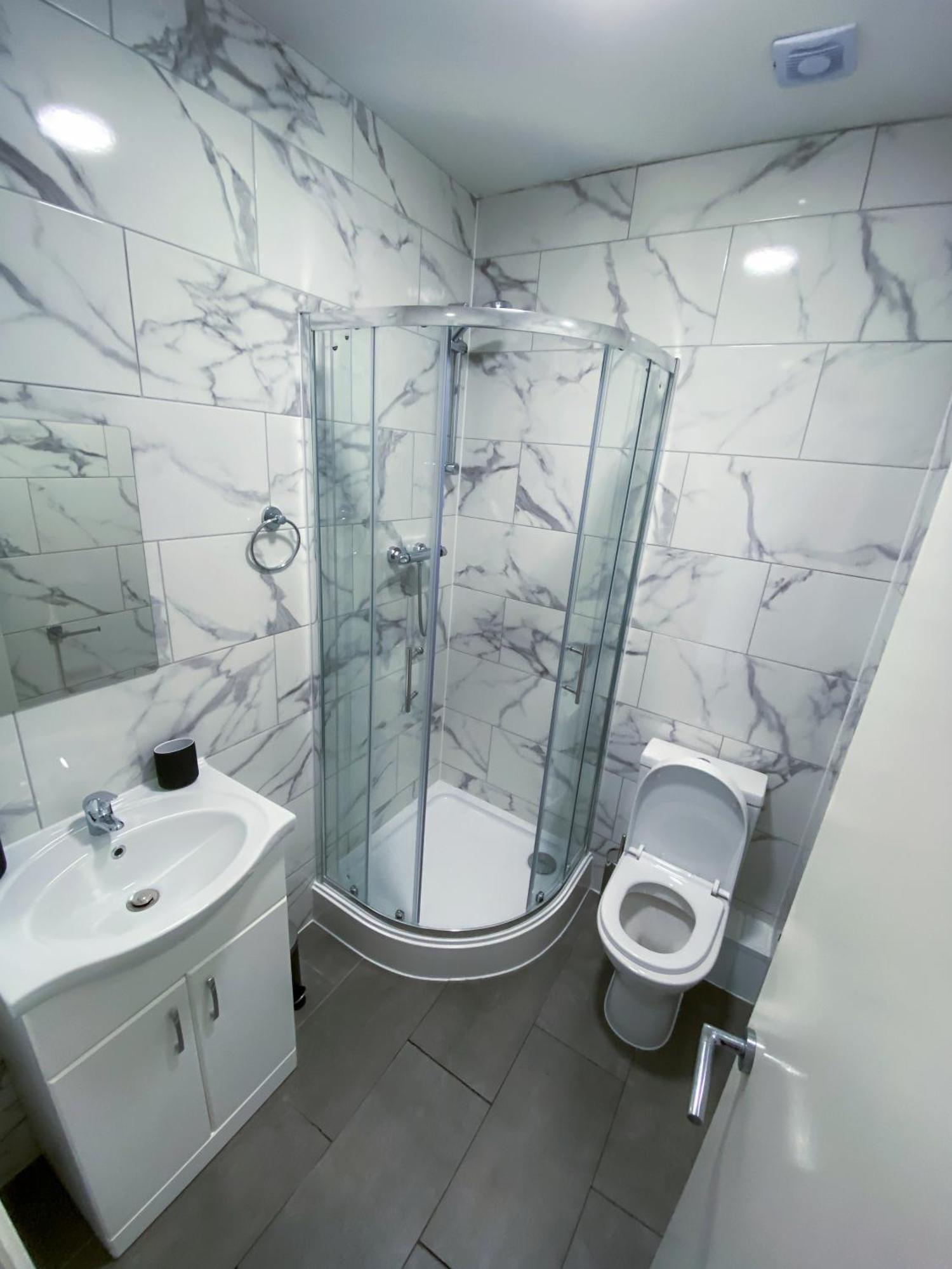 Modern 1 Bedroom Flat In Wood Green Londres Exterior foto