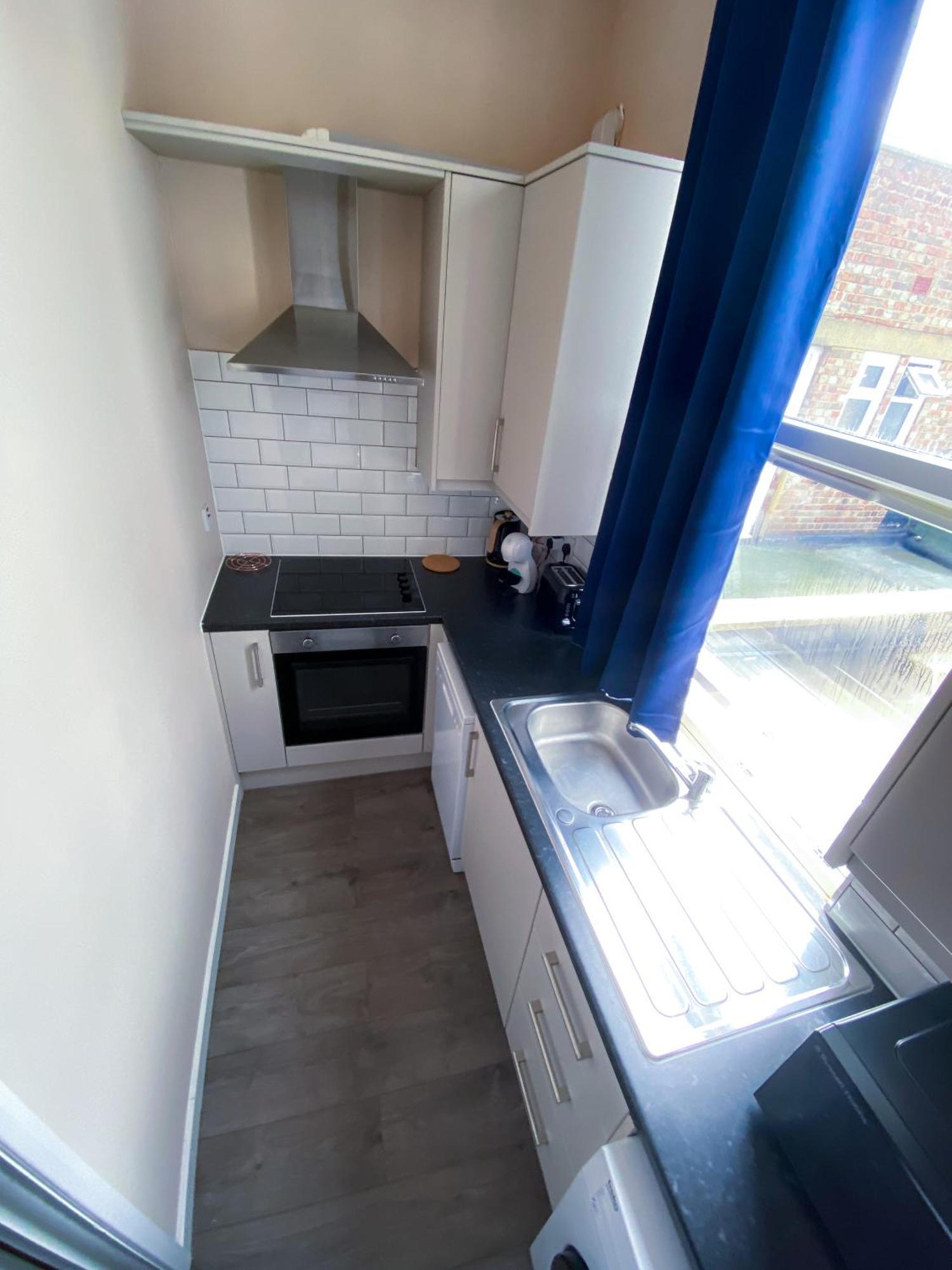 Modern 1 Bedroom Flat In Wood Green Londres Exterior foto